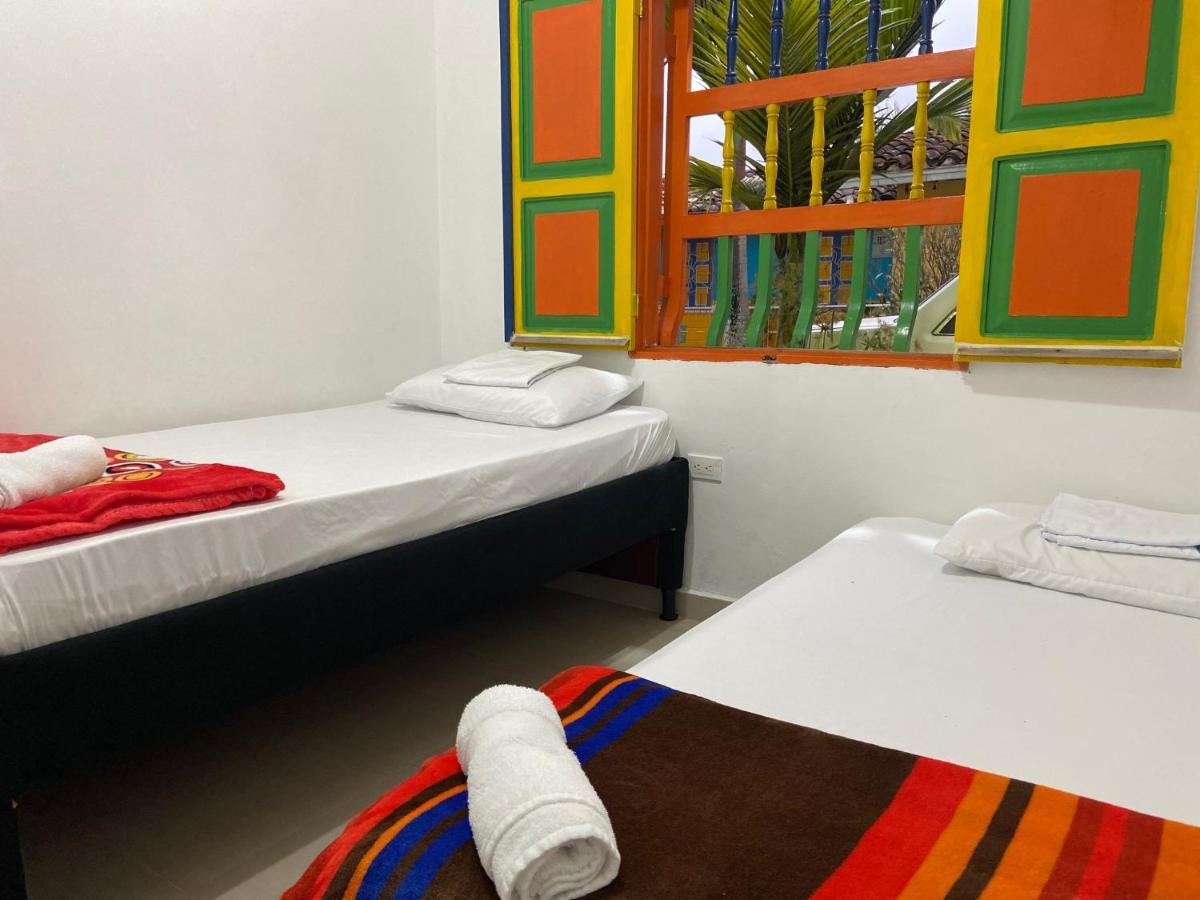 Casa Hostal Las Palmeras Guatapé Exteriör bild